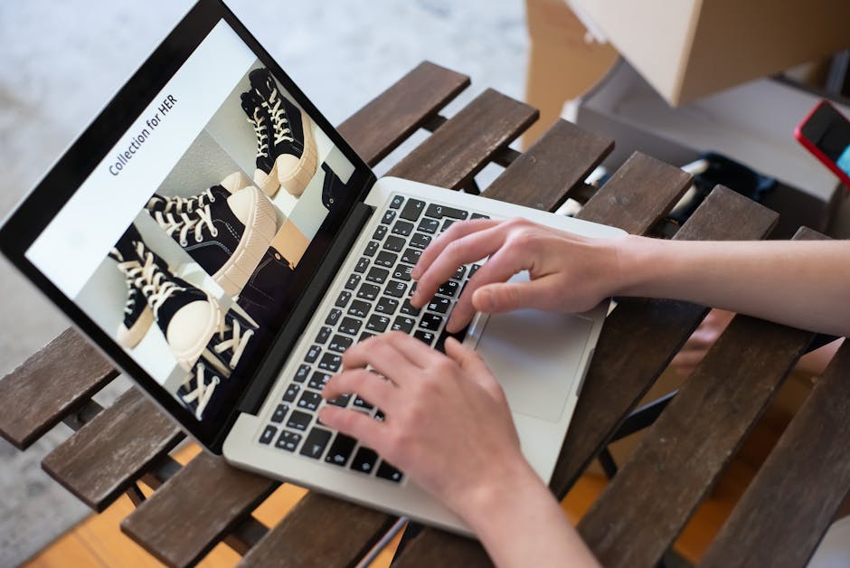 Customer interacting with AI chatbot on e-commerce website
