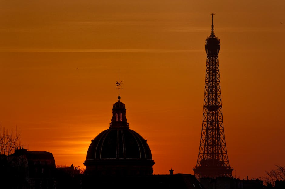 eiffel tower sunrise paris