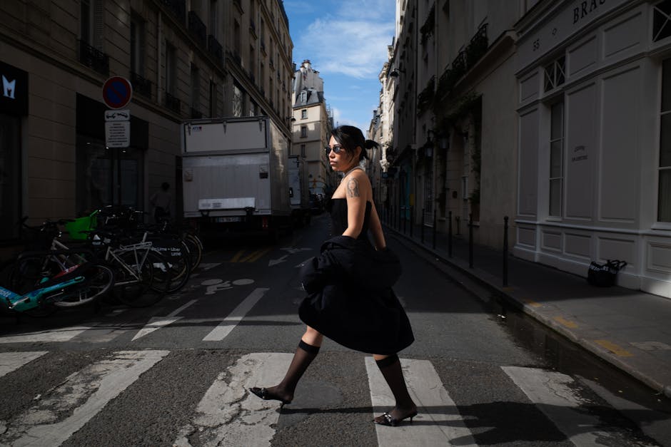 elegant french woman street style