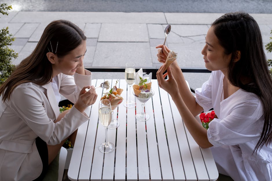 friends enjoying brunch outdoor stylish outfits