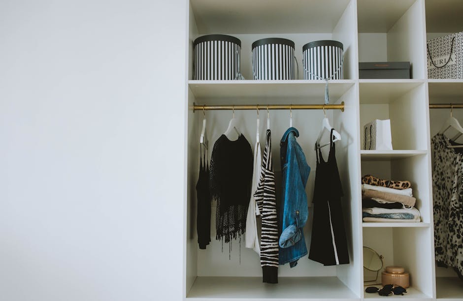 minimalist wardrobe clothes