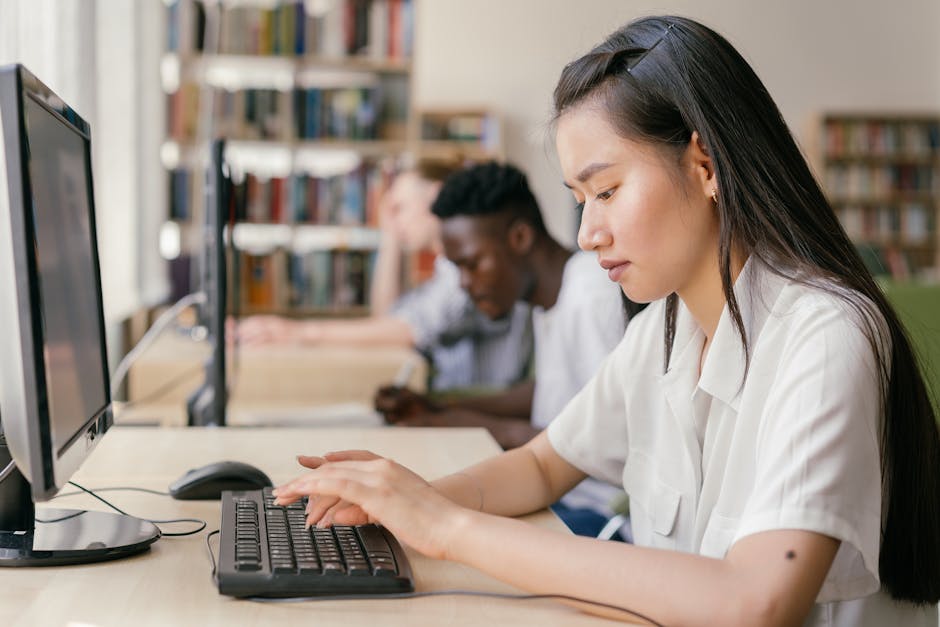 student learning online, diverse group
