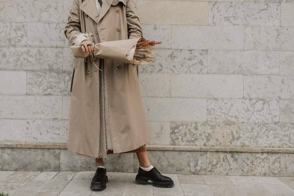woman elegant neutral outfit street style