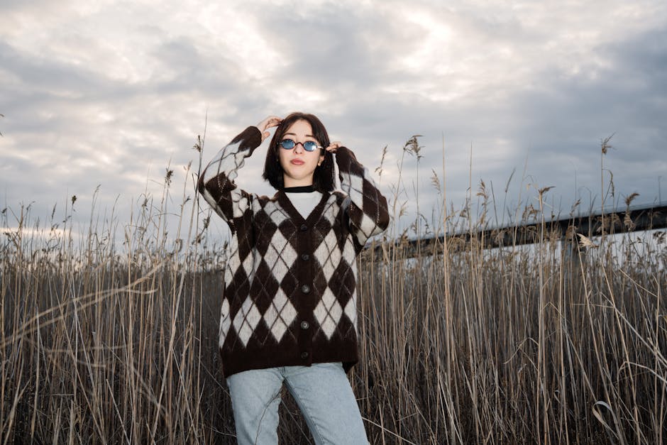 woman wearing oversized sweater and jeans